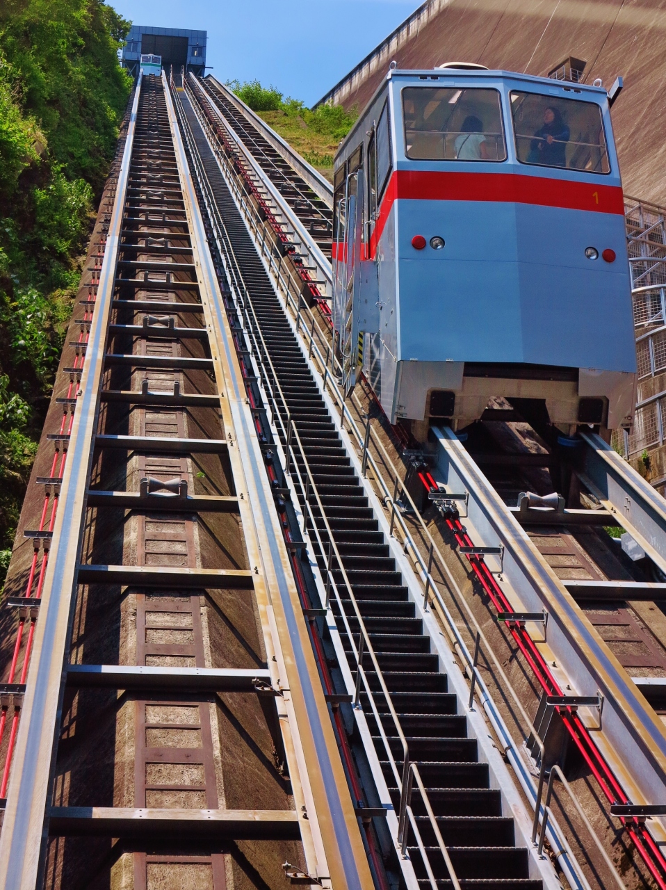 宮ケ瀬ダム4 4 インクライン 46名定員 降昇は滑らかに 資材運搬用を転用 相模原 神奈川県 の旅行記 ブログ By マキタン2さん フォートラベル 宮ケ瀬ダム4 4 インクライン 46名定員 降昇は滑らかに 資材運搬用を転用 相模原 神奈川県 の旅行記 ブログ By マキタン2さん フォートラベル