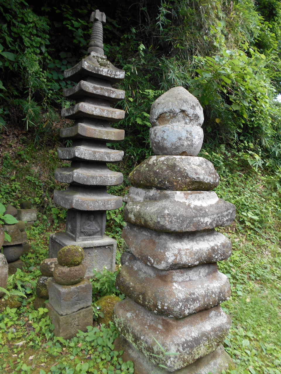 相模極楽寺　鎌倉公方足利氏満を補佐し山内上杉家の関東管領世襲化に貢献した上杉憲方の供養塔が寂しくたたずむ『旧西方寺跡』散歩