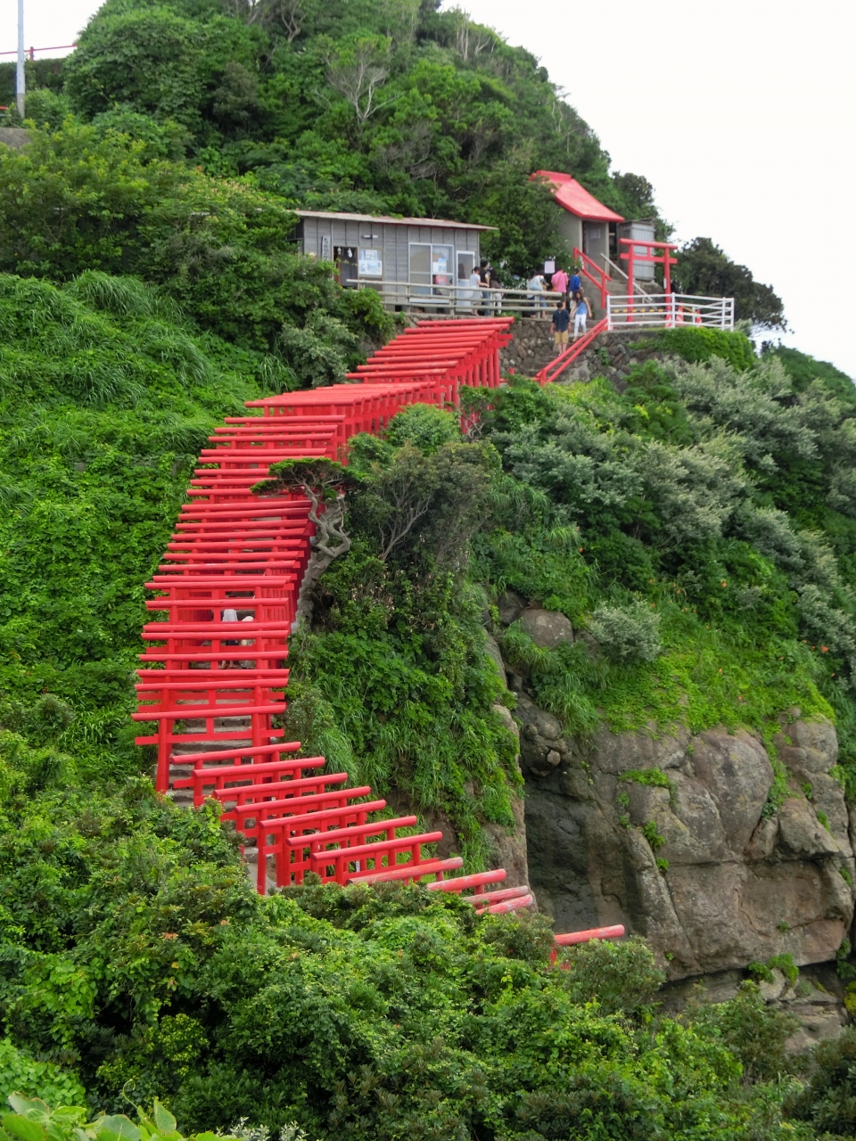 Cnn 日本の最も美しい場所31選 元乃隅稲成神社 龍宮の潮吹き 長門市 長門湯本温泉 山口県 の旅行記 ブログ By Brightonさん フォートラベル Cnn 日本の最も美しい場所31選 元乃隅稲成神社 龍宮の潮吹き 長門市 長門湯本温泉 山口県 の旅行記 ブログ By Brightonさん フォートラベル