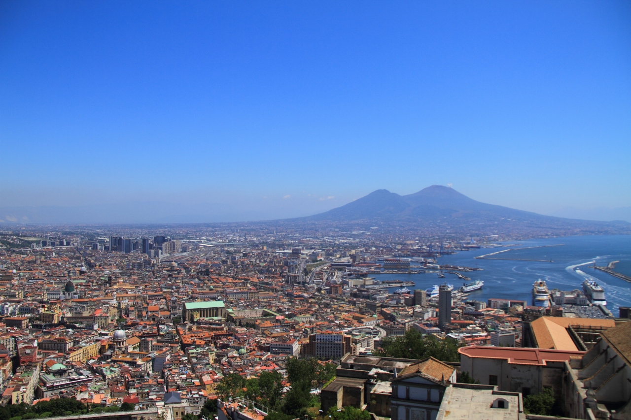 子連れ旅行 イタリア ナポリ その２ ナポリの街を探索して ピッツアを食べるのだ ナポリの街は危険 市内観光練習編 ナポリ イタリア の旅行記 ブログ By Kumasukeさん フォートラベル