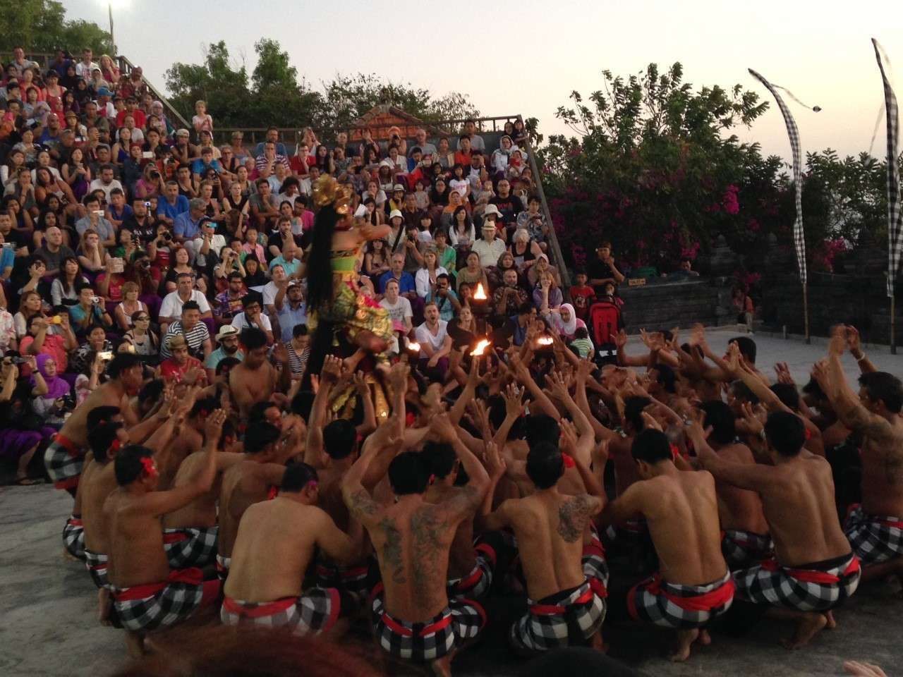 バリって素晴らしい Part4ケチャックダンス ウルワツ寺院 バリ島 インドネシア の旅行記 ブログ By Balihamaruさん フォートラベル バリって素晴らしい Part4ケチャックダンス ウルワツ寺院 バリ島 インドネシア の旅行記 ブログ By Balihamaruさん フォートラベル