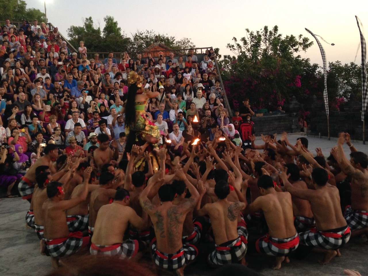 バリって素晴らしい Part4ケチャックダンス ウルワツ寺院 バリ島 インドネシア の旅行記 ブログ By Balihamaruさん フォートラベル