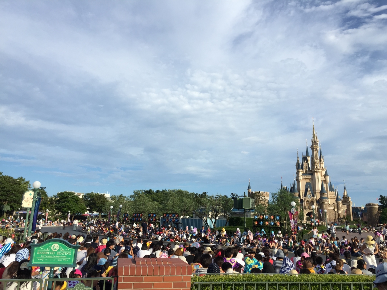 夏休み 関東キャラ巡りの旅 (j-world ディズニーリゾート 藤子・f