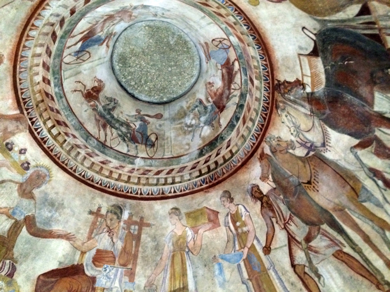 バラの都カザンラク　～世界遺産トラキア人の墓　～エタル野外民族博物館