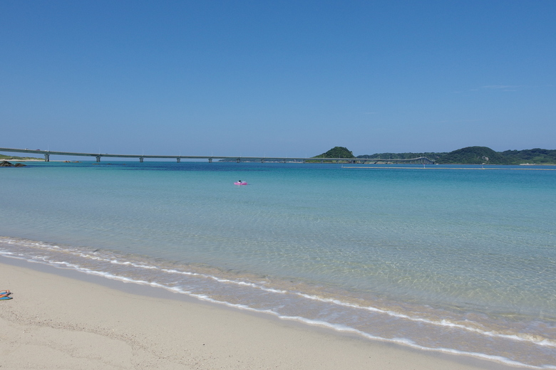 15年8月 お盆過ぎの海水浴 山口 角島大橋を眺める島戸海水浴場 長門市 長門湯本温泉 山口県 の旅行記 ブログ By Cherryredさん フォートラベル