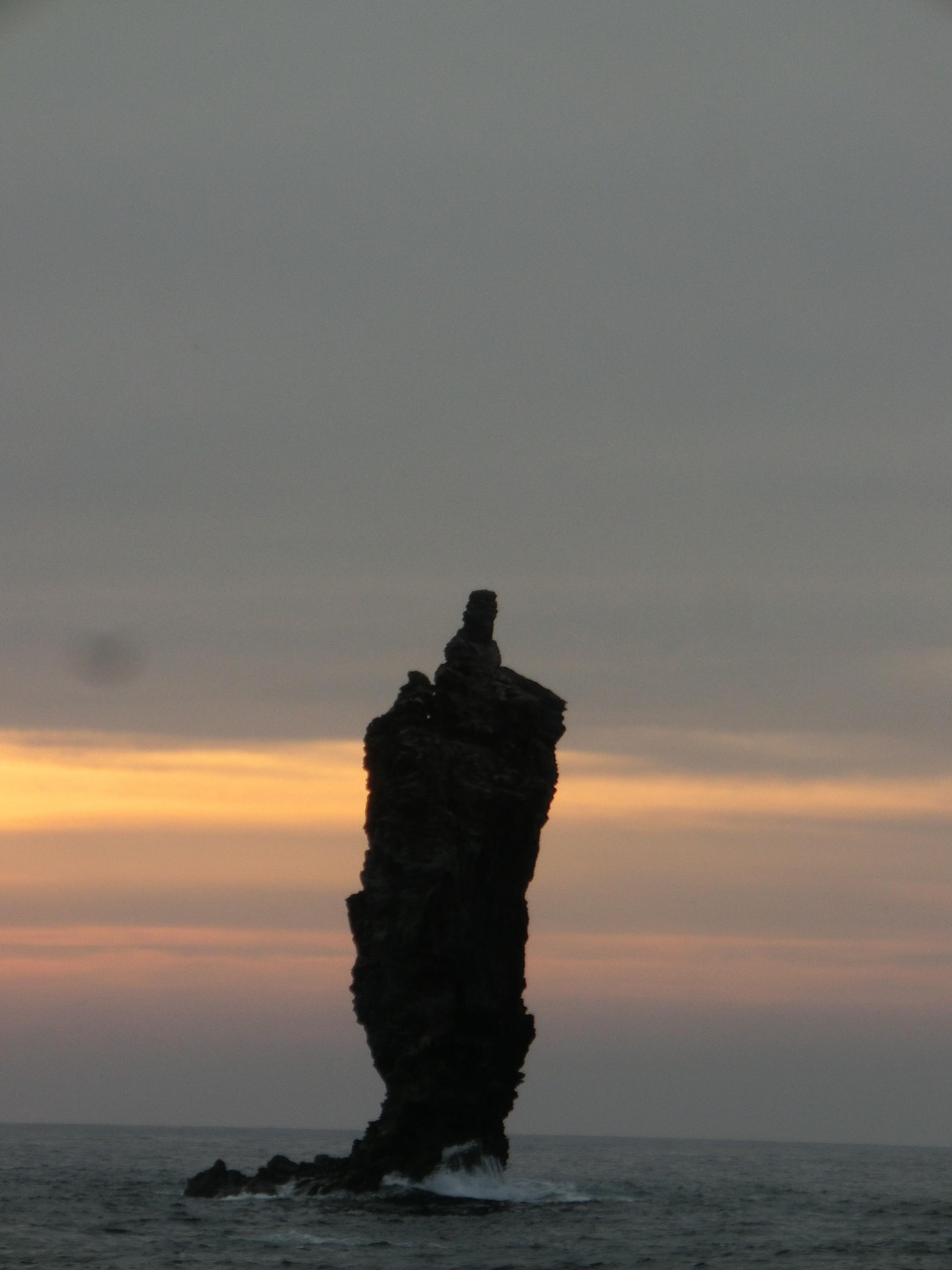 ローソク島に灯はともらず 隠岐世界ジオパークへの旅 1日目 その2 隠岐諸島 島根県 の旅行記 ブログ By ホーミンさん フォートラベル ローソク島に灯はともらず 隠岐世界ジオパークへの旅 1日目 その2 隠岐諸島 島根県 の旅行記 ブログ By ホーミンさん フォートラベル