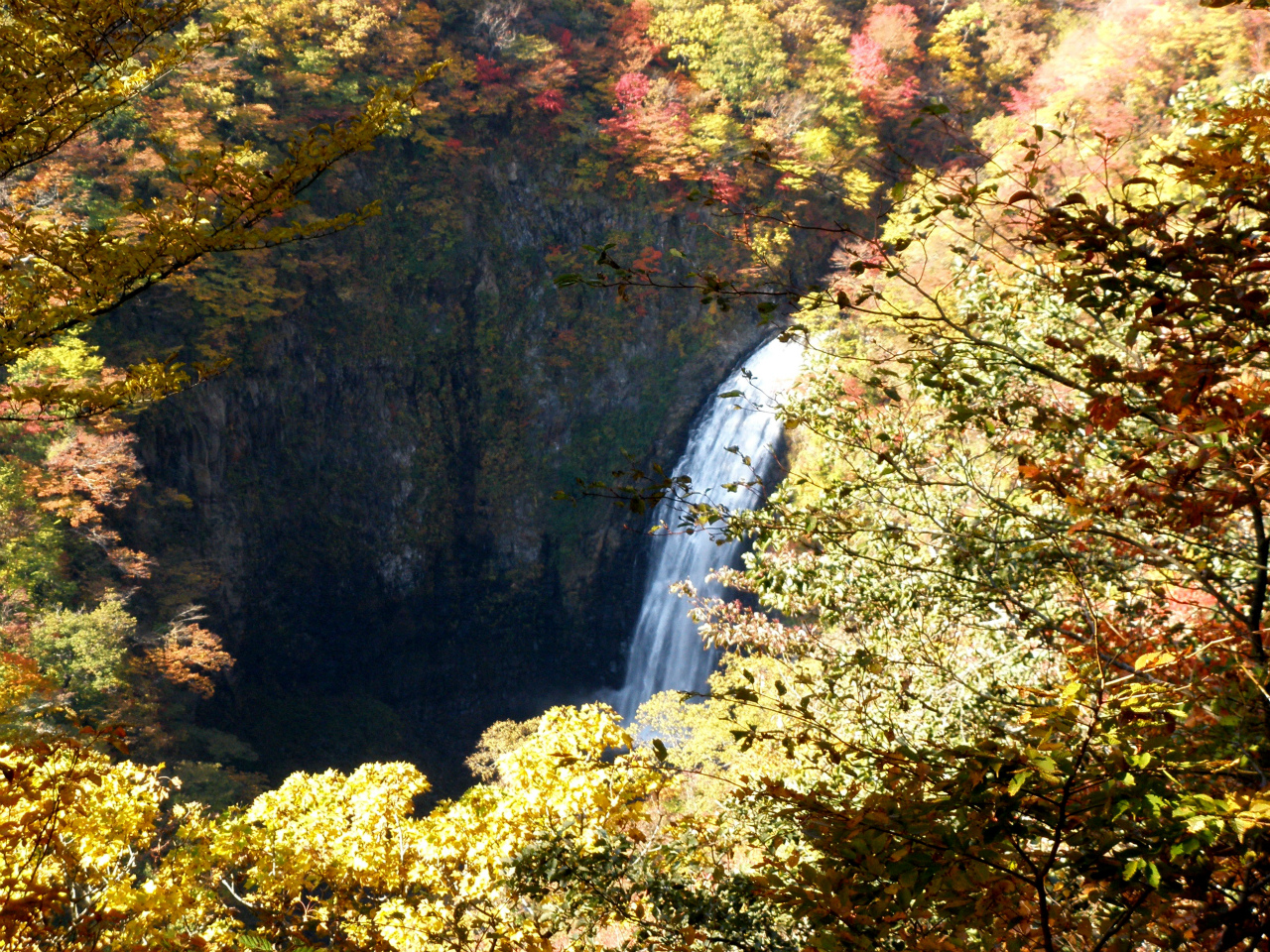 紅葉の宮城蔵王から山形蔵王 宮城編 滝めぐりしてお釜へ 宮城蔵王 遠刈田温泉 宮城県 の旅行記 ブログ By ここいったさん フォートラベル