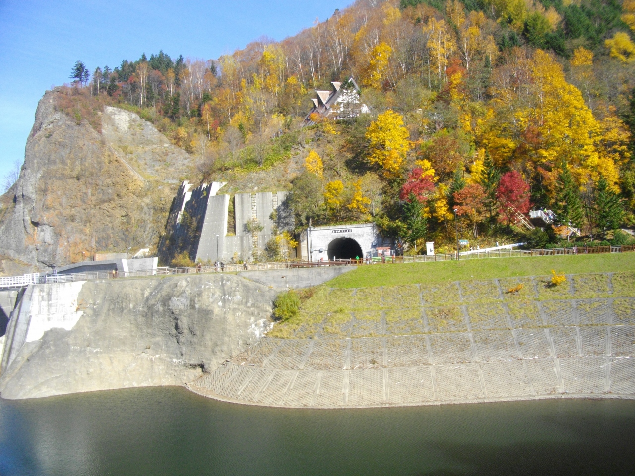 豊平峡ダムはモミジの名所 札幌 北海道 の旅行記 ブログ By Kinkinさん フォートラベル