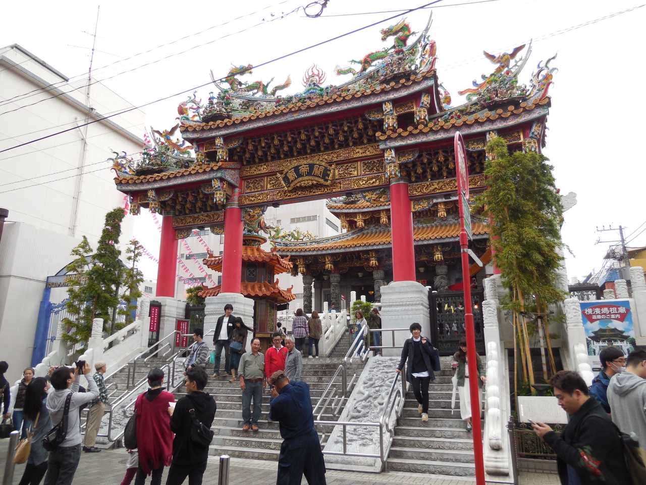横浜関帝廟を参拝する