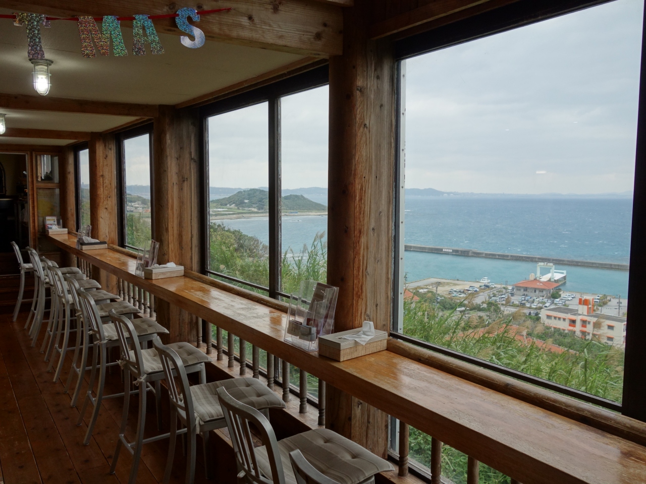 まんまるカフェでまんまるくコーヒーをいただく ここも絶景のカフェです 知念 玉城 八重瀬 沖縄県 の旅行記 ブログ By Nomonomoさん フォートラベル