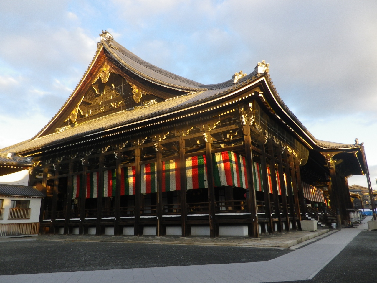 京都の龍谷山本願寺 西本願寺 参拝とホテルリブマックス京都駅前宿泊 京都駅周辺 京都 の旅行記 ブログ By タビガラスさん フォートラベル