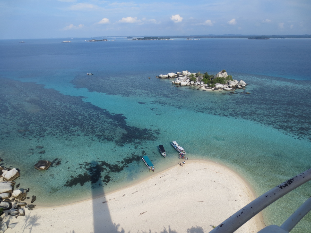 ジャカルタからフライト1時間 これからのリゾート地 ブリトゥン島へ その２ 灯台からの絶景 その他の観光地 インドネシア の旅行記 ブログ By Nonokurokoさん フォートラベル