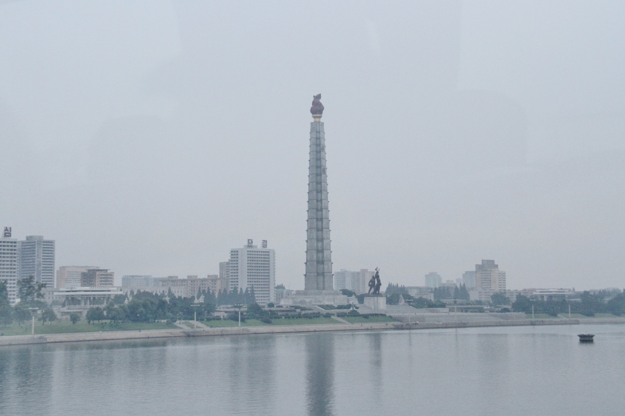 53 北朝鮮潜入一週間 Day4 3 主体思想塔から平壌の街を一望 ホテルから夜景 ピョンヤン 北朝鮮 の旅行記 ブログ By 0014さん フォートラベル