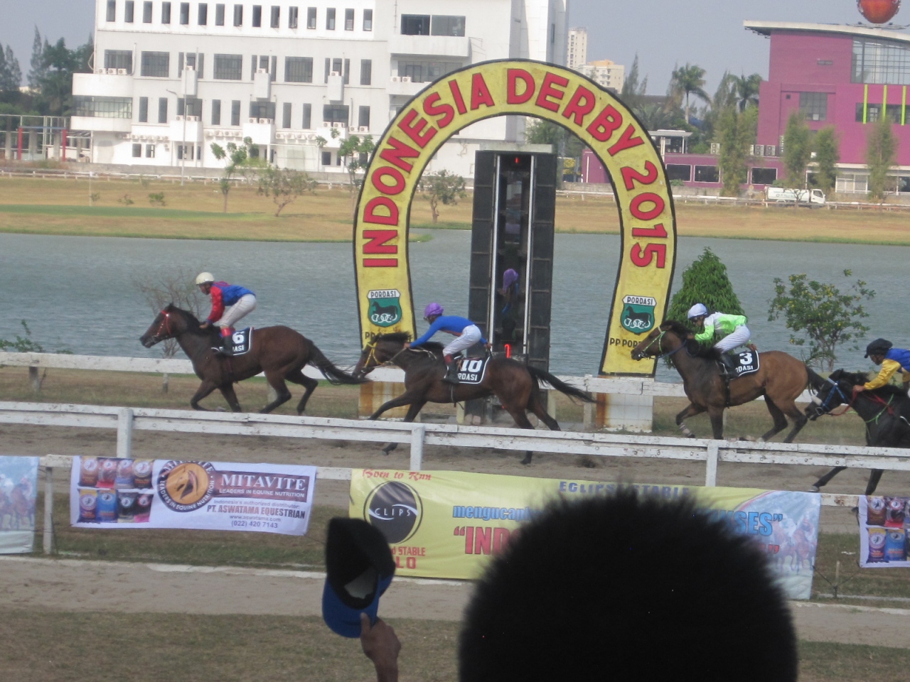 15 ジャカルタ プロマス競馬場でインドネシア ダービー観戦 って 馬券買えないの ジャカルタ インドネシア の旅行記 ブログ By しどにぃさん フォートラベル