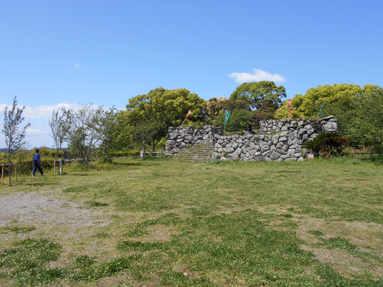 伊勢田丸 南北朝時代に北畠親房父子が築いた中世城郭が戦国時代には近世城郭として織田信雄の居城となった田丸城訪問