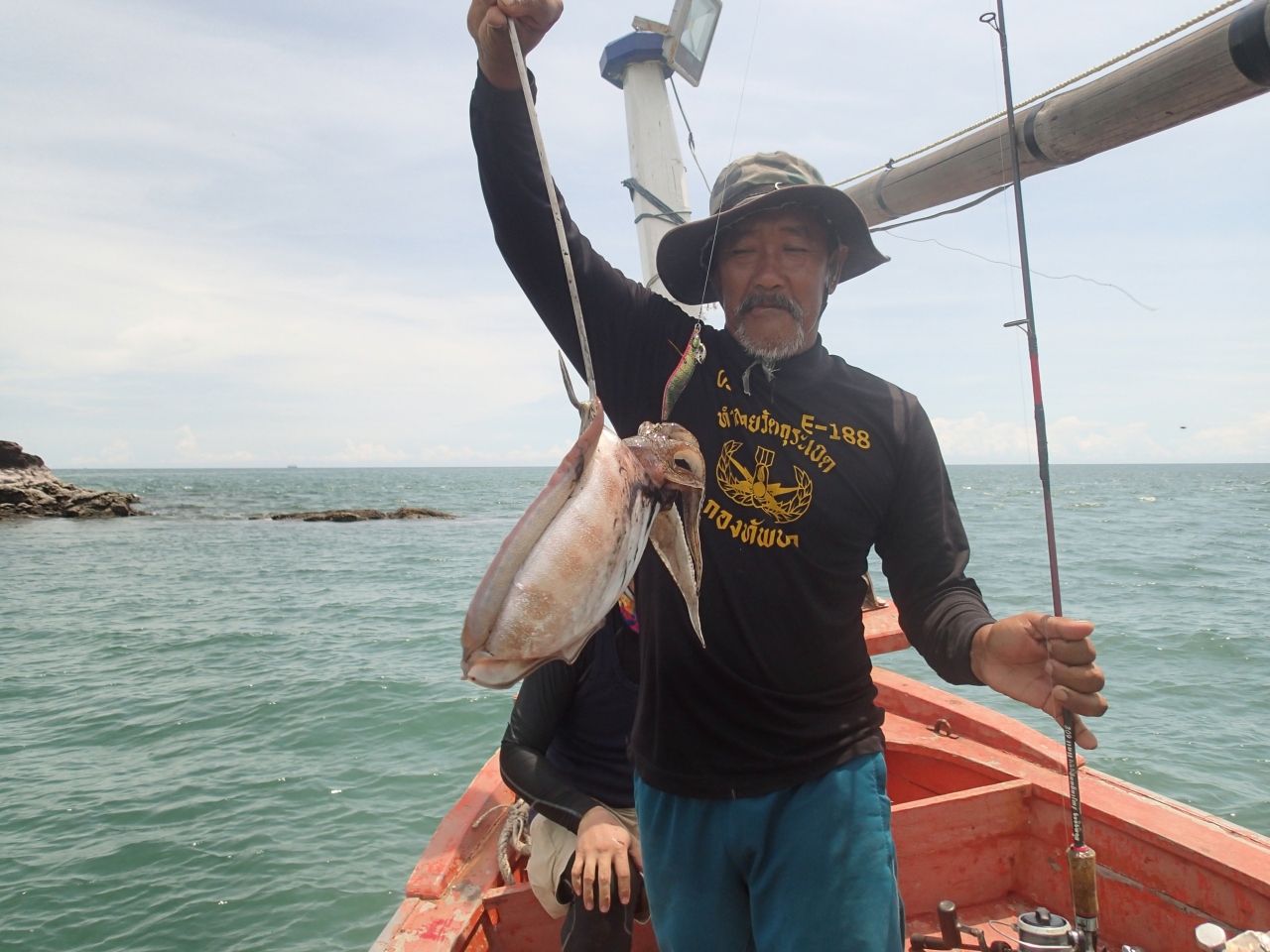 タイ シーチャン島でイカ釣り 百均のエギングを使ってみる その他の観光地 タイ の旅行記 ブログ By Qingshui Orangeさん フォートラベル