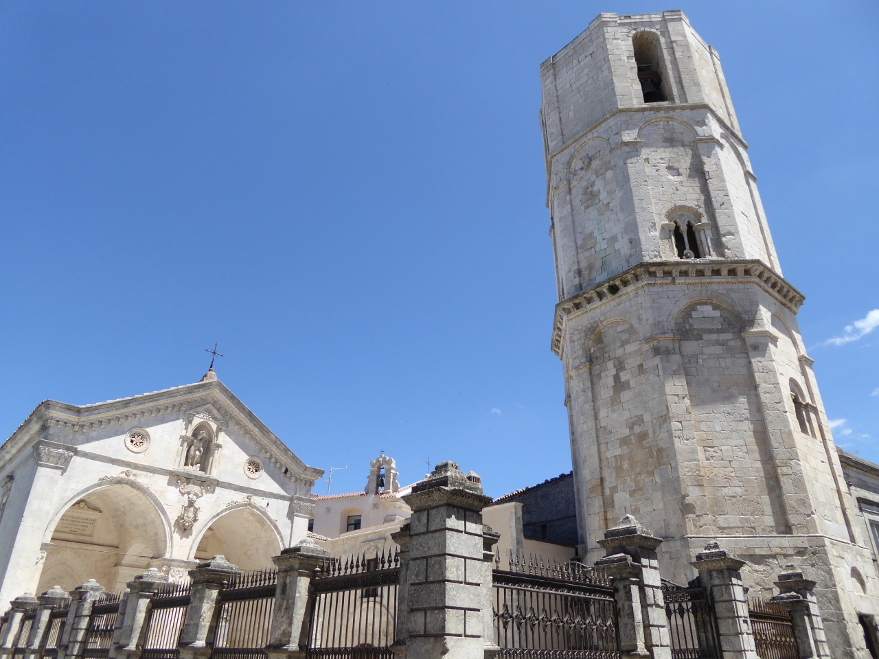 夏の優雅な南イタリア周遊旅行 Vol78 第5日 Monte Sant Angelo モンテ サンタンジェロ 旧市街と大聖堂とランチを楽しむ モンテ サンタンジェロ イタリア の旅行記 ブログ By コトルさん フォートラベル