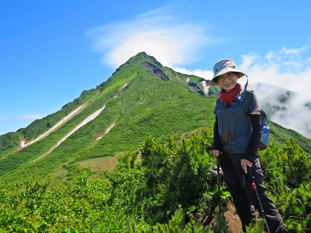 おばあちゃんだって登りた い 幻の罌粟が咲く最北の貴婦人 利尻岳登山 前編 歩く礼文 登る利尻 3 利尻島 北海道 の旅行記 ブログ By ウェンディさん フォートラベル