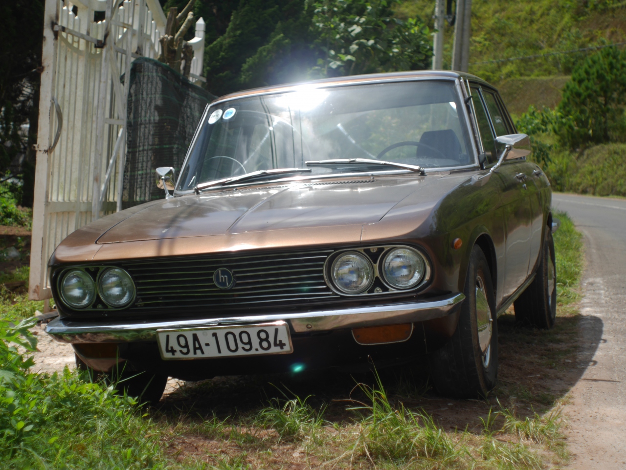 ベトナム ダラット ダラ ベトナム人奥さんと高原ツーリング 現役 初代 Mazda Luce 1500 発見 ベトナムの旅行記 ブログ By Palさん フォートラベル