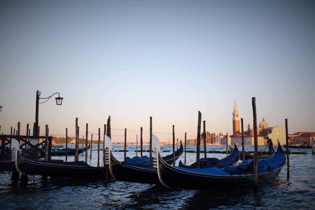 In Bocca Al Lupo Forza イタリア 水面 みなも 煌めくベネチアの カナル グランデに乾杯だー ベネチア イタリア の旅行記 ブログ By Akepi48さん フォートラベル