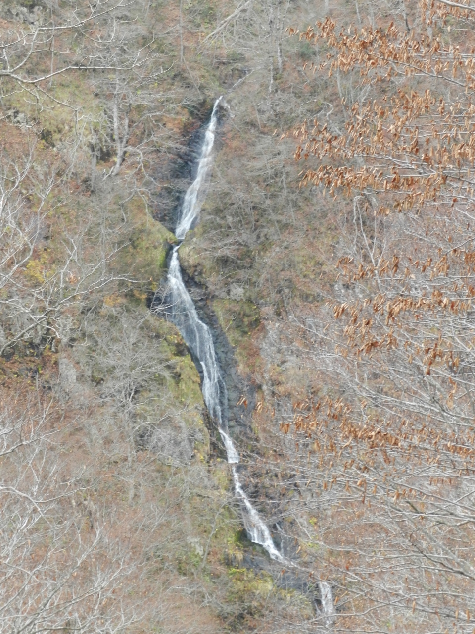 花巻市の西端にかかり岩手県最大落差を誇る『大空滝』◆2015年11月/岩手県の紅葉&滝めぐりの旅≪その6≫