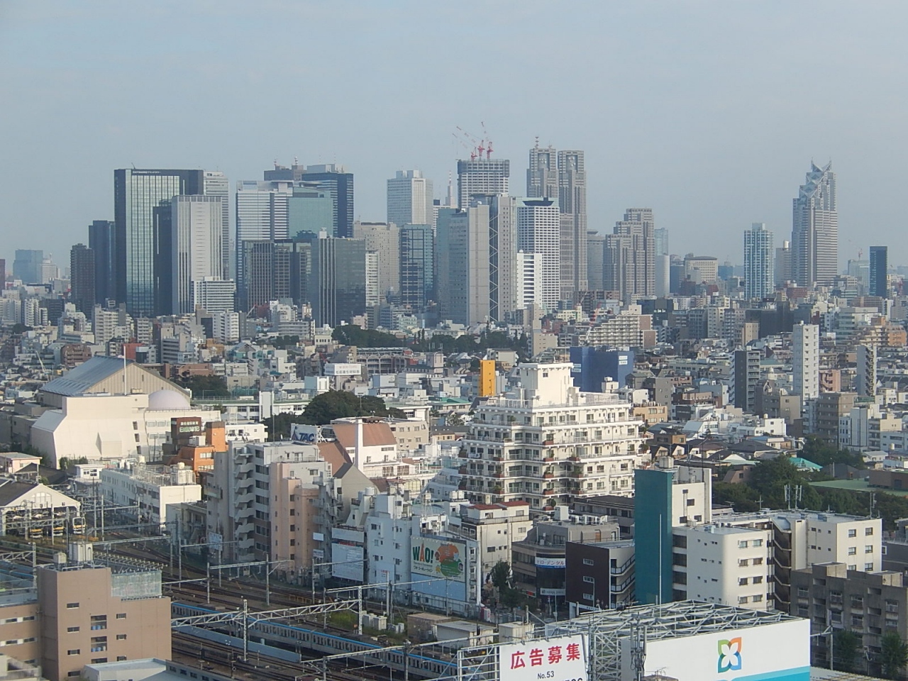 中野サンプラザ13階から見られる新宿高層ビル群及び中野サンプラザ付近の風景 中野 東京 の旅行記 ブログ By Tsunetaさん フォートラベル