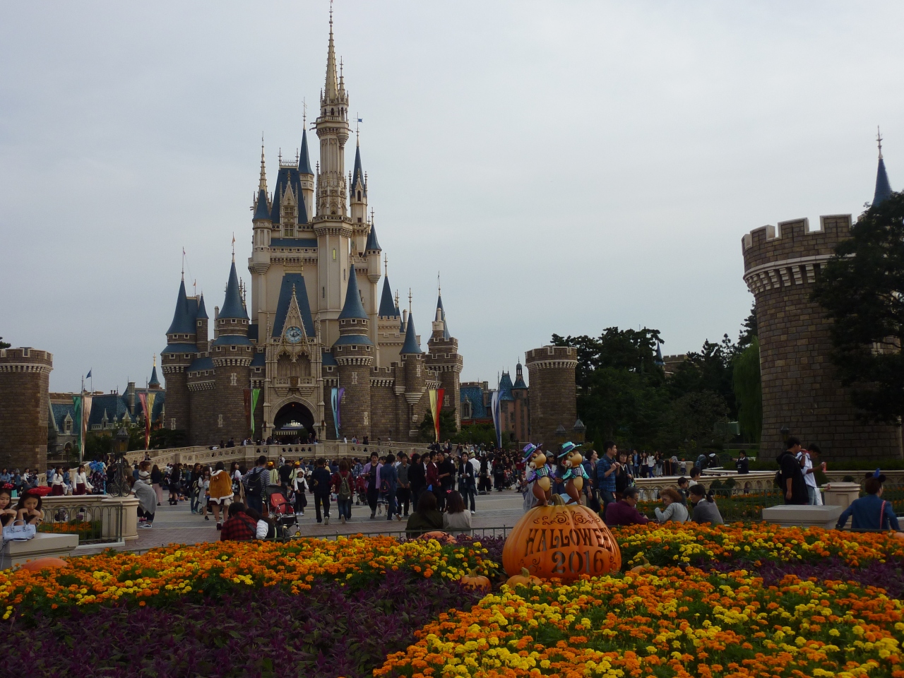 今年3度目の東京ディズニーランドのディズニー ハロウィーンとついにとある物を作成しに行きました Jalの機内でcaさん達とムロショットも実現 でもムロショットは期待しないでくださいね 東京 ディズニーリゾート 千葉県 の旅行記 ブログ By レッドウイングさん
