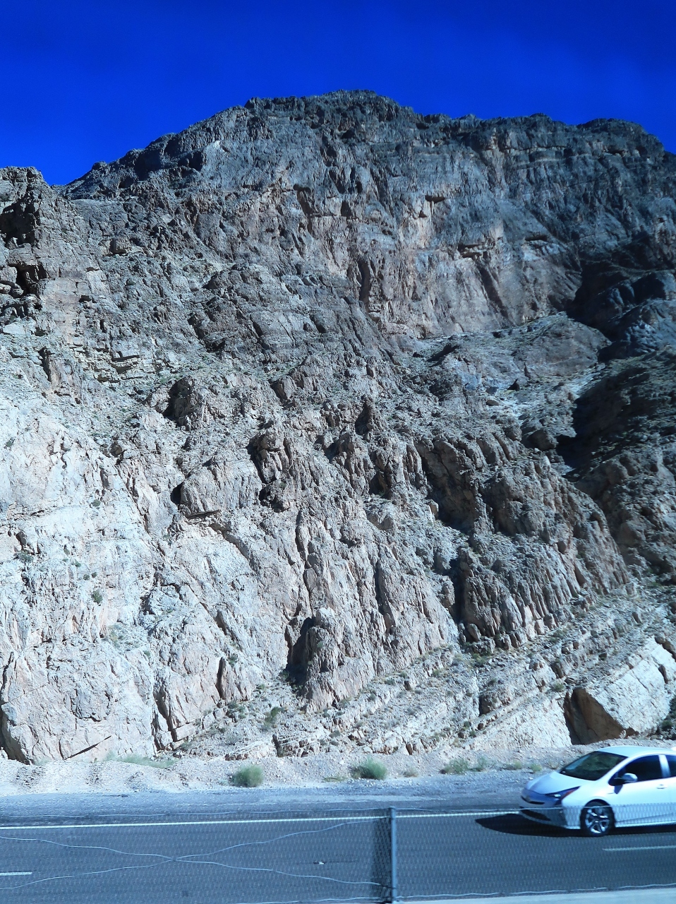 『アメリカ西部07 ラスベガス219km⇒ザイオン国立公園前 ☆砂漠・奇岩地帯を約4時間』ザイオン国立公園周辺(アメリカ)の旅行記・ブログ