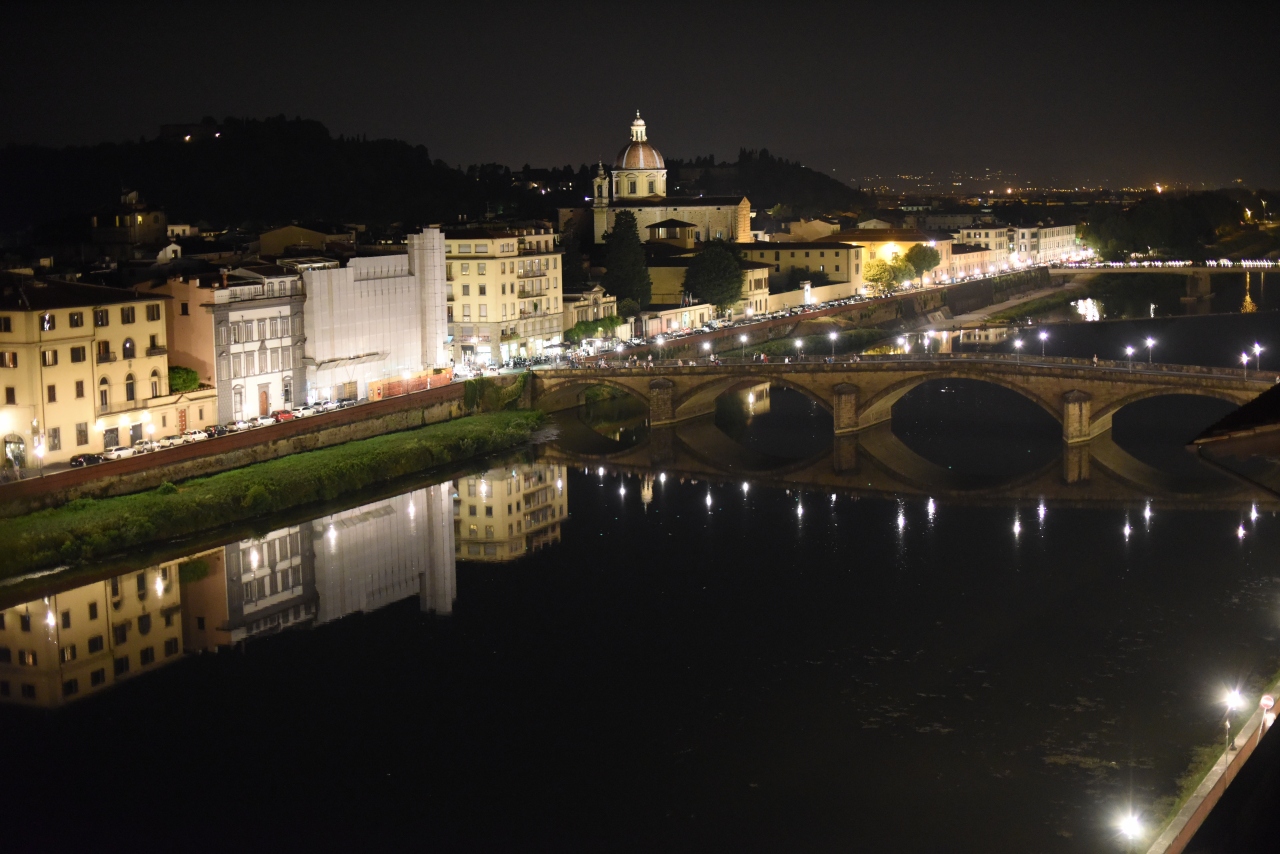 スイス イタリア旅行16 13 フィレンツェの夕暮れと夜 アルノ川でたたずんで フィレンツェ イタリア の旅行記 ブログ By じゃが さん フォートラベル