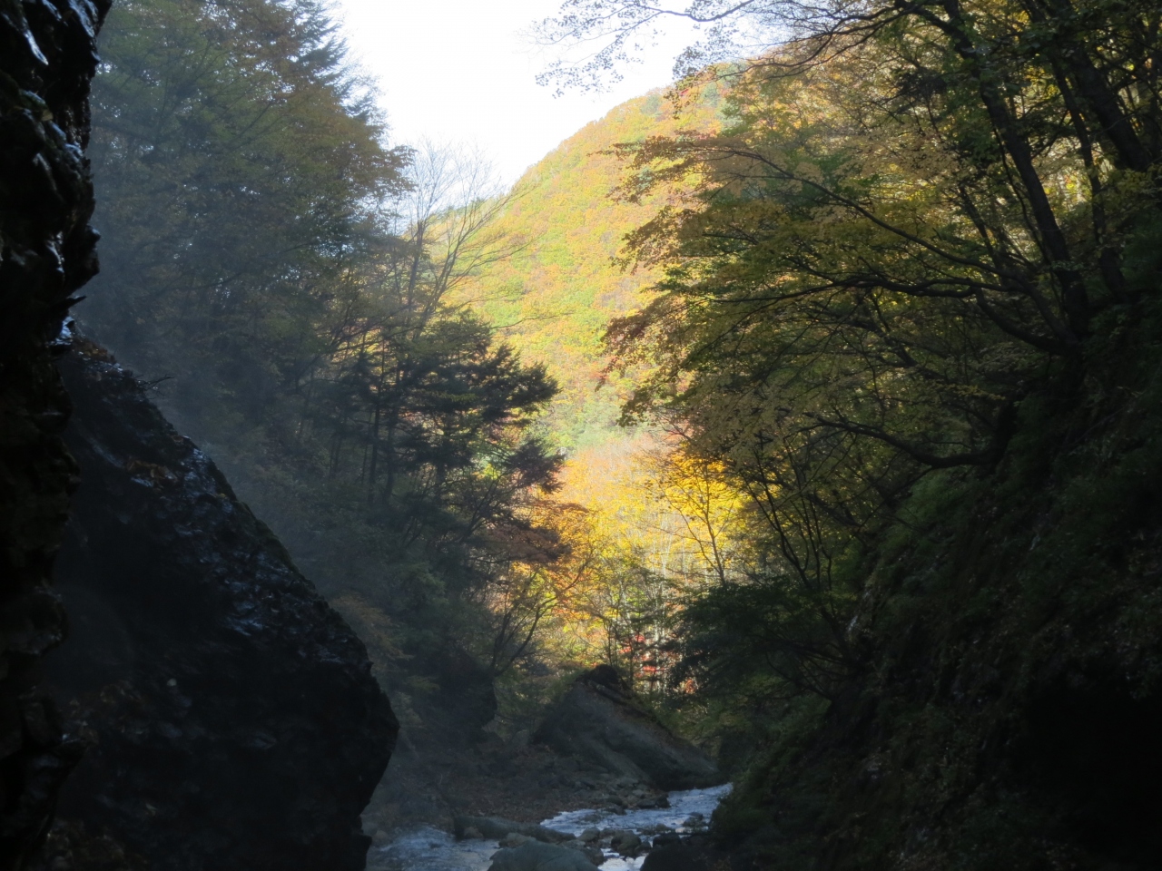 奥信濃松川渓谷の紅葉 松川渓谷の八滝 雷滝と山田牧場 地獄谷野猿公苑をめぐります 湯田中渋温泉郷 志賀高原 長野県 の旅行記 ブログ By Yamajiさん フォートラベル