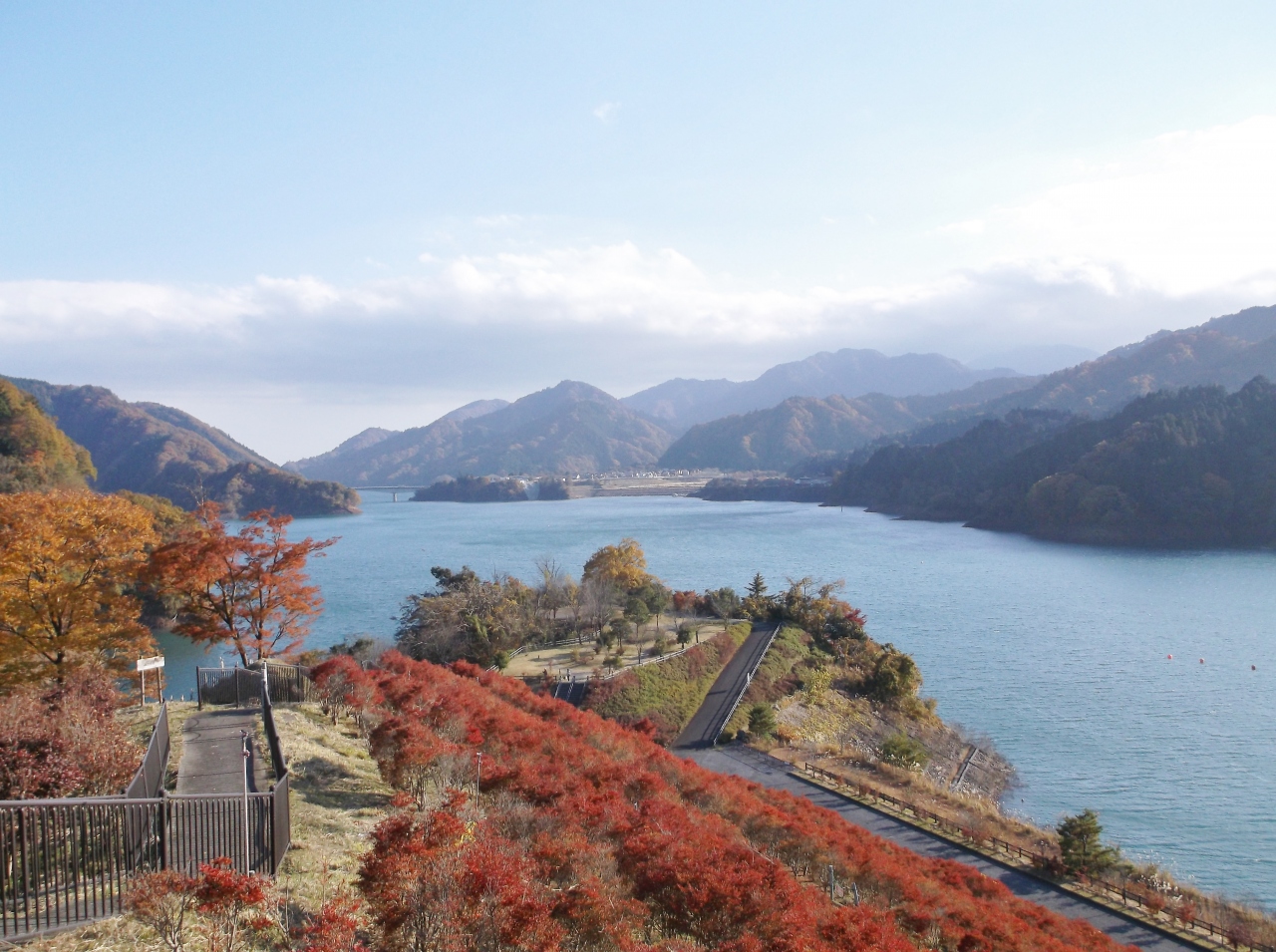 紅葉を見にふれあい館 神奈川県 へ行ってきました 津久井湖 相模湖 神奈川県 の旅行記 ブログ By Fuji26さん フォートラベル
