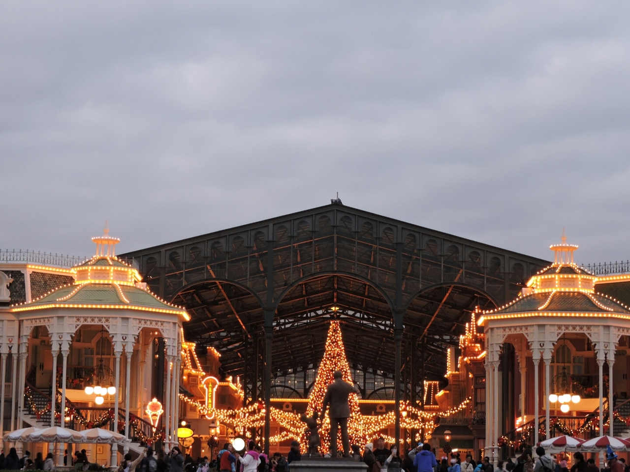 キラキラのディズニークリスマス ショーとツリーを観に ランド シー 東京ディズニーリゾート 千葉県 の旅行記 ブログ By きゅるんさん フォートラベル