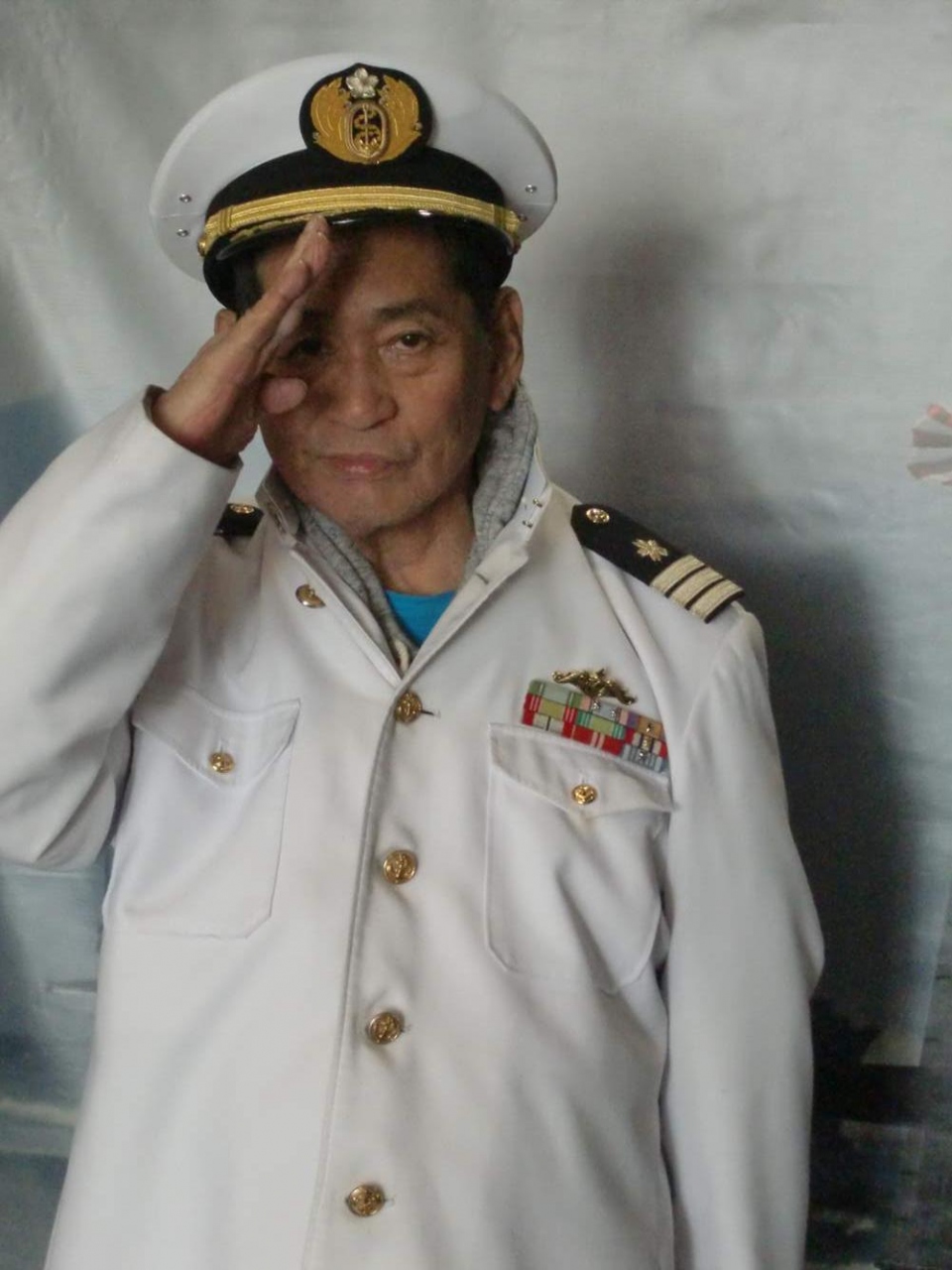 潜水艦の艦長制服で海軍式敬礼 呉 海田 安浦 広島県 の旅行記 ブログ By Samuraiさん フォートラベル 潜水艦の艦長制服で海軍式敬礼 呉 海田 安浦 広島県 の旅行記 ブログ By Samuraiさん フォートラベル