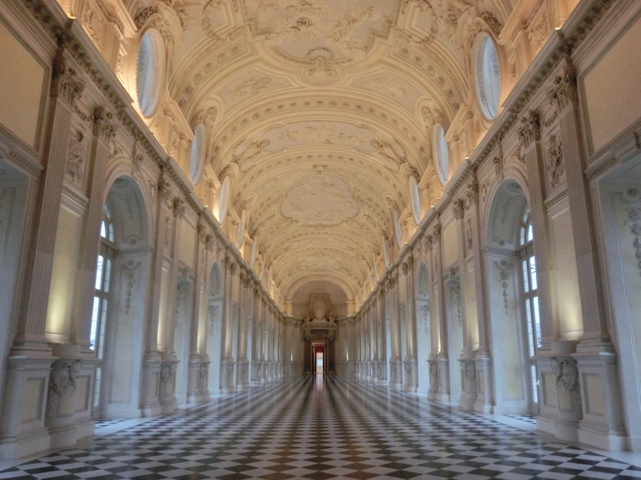イタリア弾丸旅行 その 瞬時に私の心を奪った ヴェナリア宮殿 ええっ こんなに美しい宮殿が狩猟用の館だったの トリノ イタリア の旅行記 ブログ By くるみちゃんさん フォートラベル