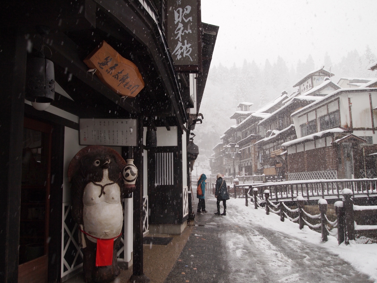 晴れおじさん 雪の銀山温泉で職人技 を撮る 尾花沢 大石田 山形県 の旅行記 ブログ By アジア好きの晴れおじさんさん フォートラベル