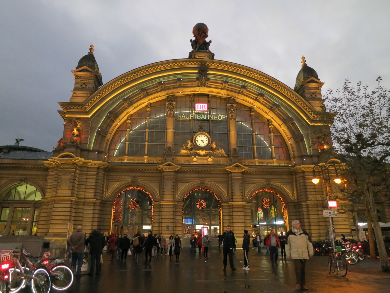 フランクフルトと周辺のたび １ 羽田からフランクフルト レーマー広場とクリスマス市 フランクフルト ドイツ の旅行記 ブログ By トムソーヤさん フォートラベル