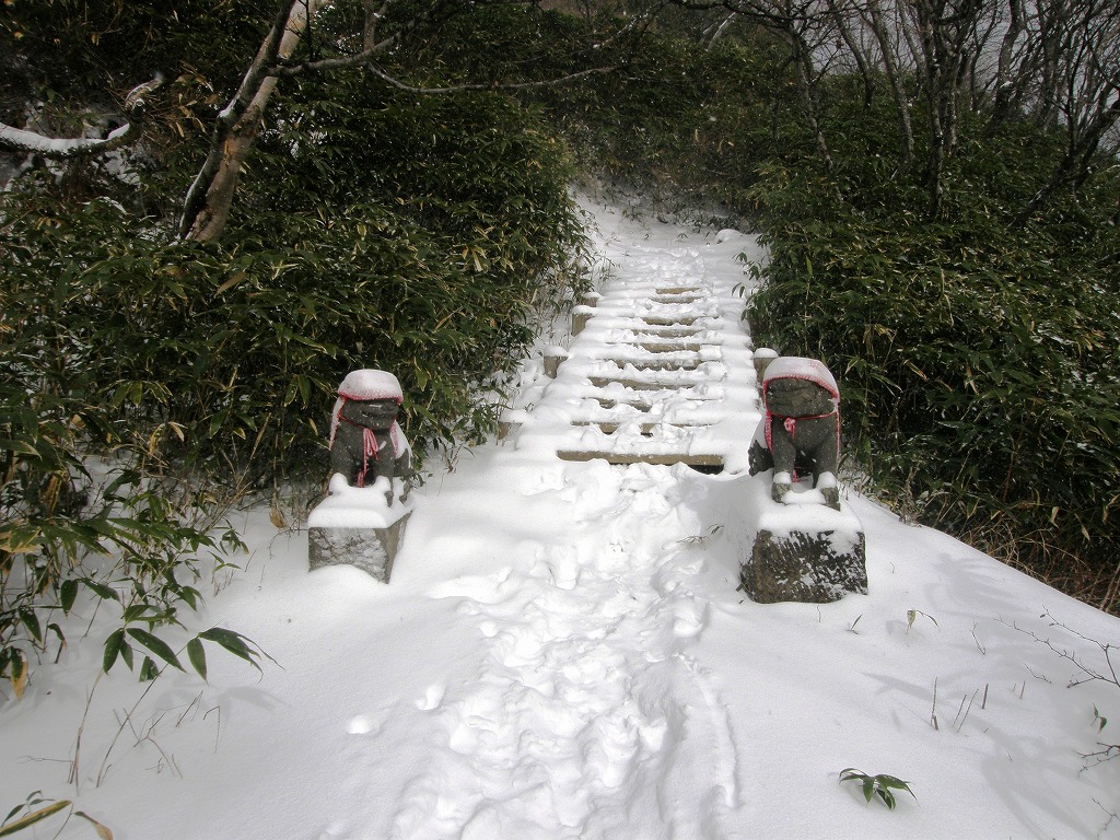 猛吹雪の那須岳 茶臼岳 登山と那須温泉で山の会の忘年会 那須 栃木県 の旅行記 ブログ By いっちゃんさん フォートラベル