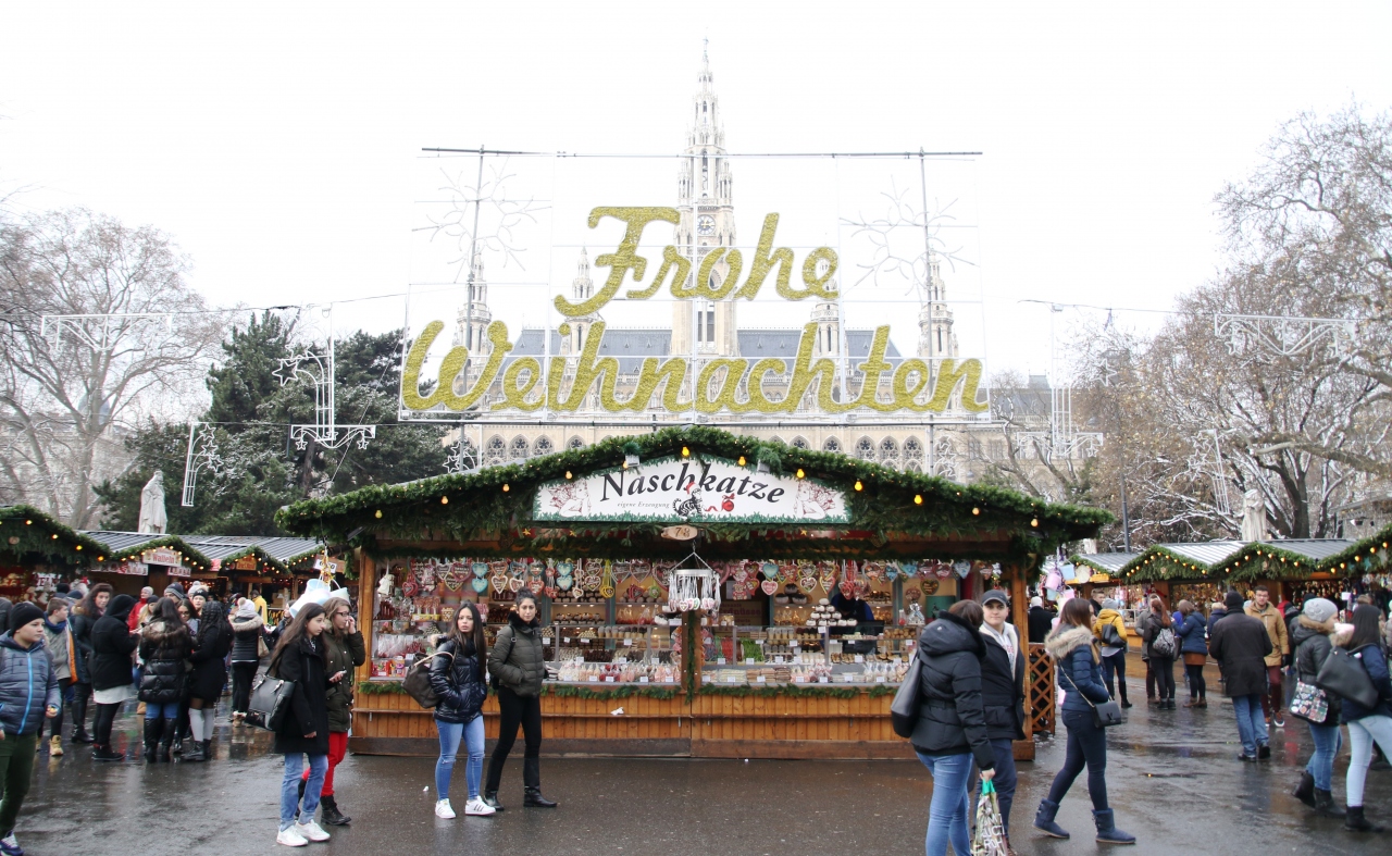 ウィーン市庁舎前クリスマスマーケットでgluehweinグリューワイン 砂糖やスパイスで煮たてたワイン を楽しむ ウィーン オーストリア の旅行記 ブログ By 吉備津彦さん フォートラベル ウィーン市庁舎前クリスマスマーケットでgluehweinグリューワイン 砂糖やスパイスで煮たてたワイン を楽しむ ウィーン オーストリア の旅行記 ブログ By 吉備津彦さん フォートラベル