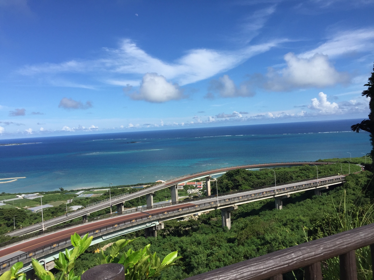 ２度目の沖縄 家族旅行16年夏 4日目 果報バンタ 斎場御嶽 ニライカナイ橋 編 知念 玉城 八重瀬 沖縄県 の旅行記 ブログ By Toromichanさん フォートラベル