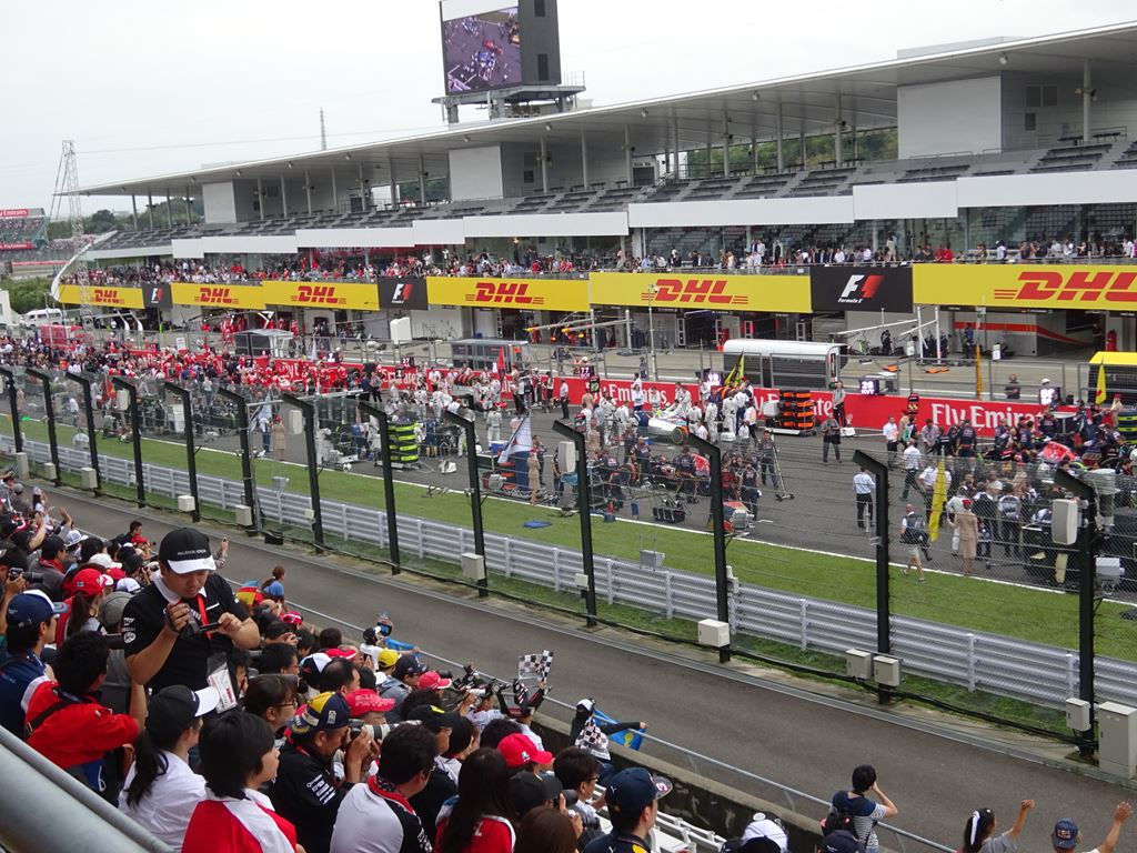 16年 F1日本グランプリ グランドスタンドからの観戦 鈴鹿 三重県 の旅行記 ブログ By 出たがりパパさん フォートラベル