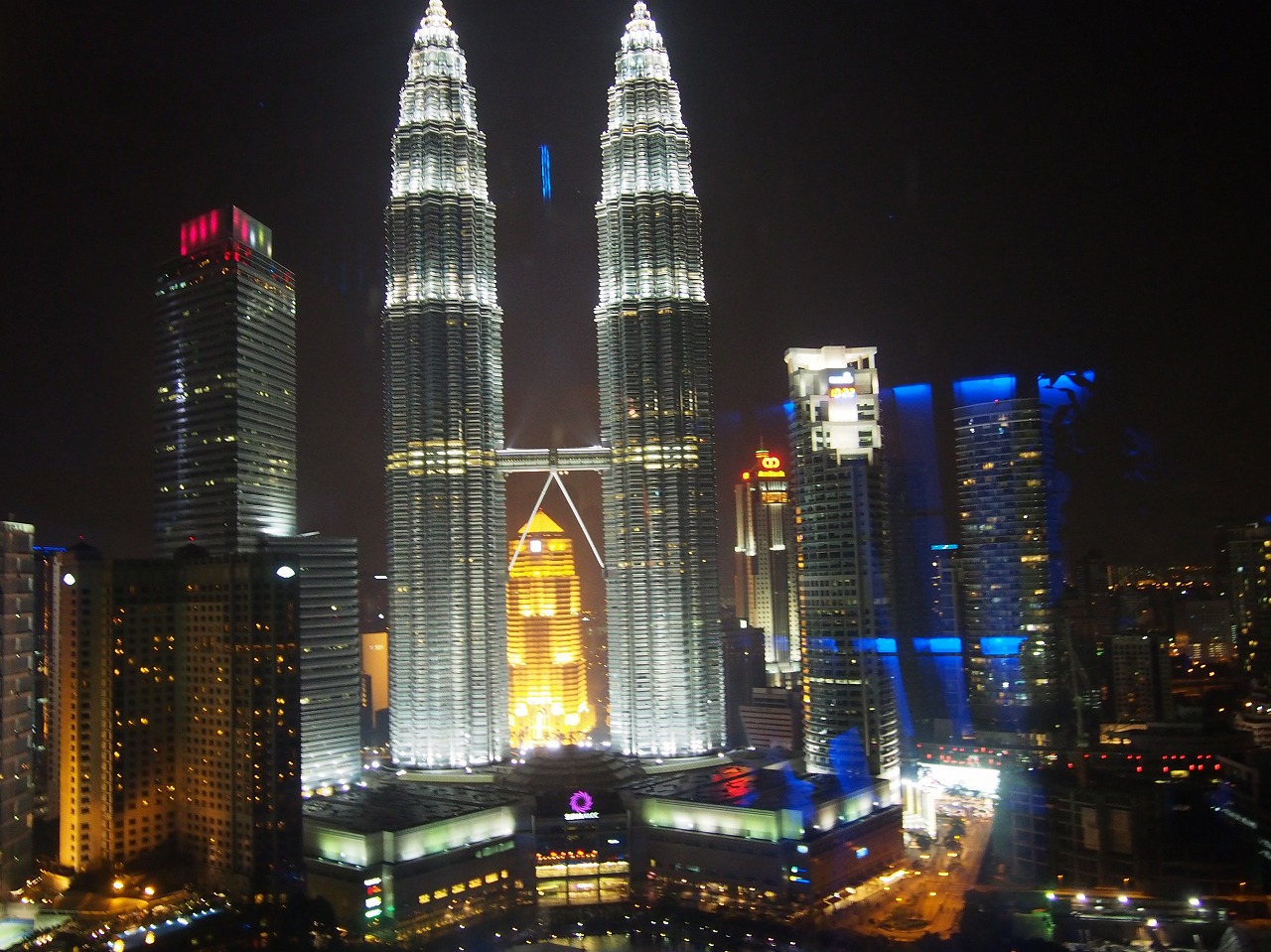 旅の最後はsky Barからクアラルンプールの夜景を満喫 マレーシア土産 クアラルンプール マレーシア の旅行記 ブログ By Yuka さん フォートラベル