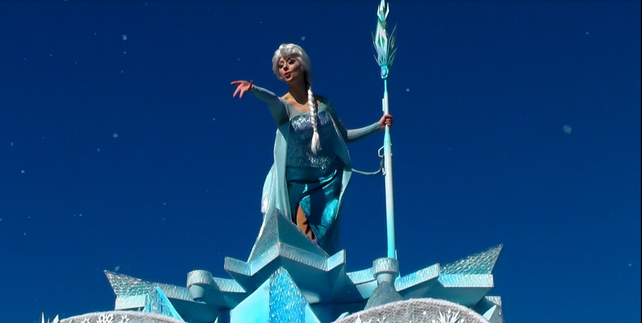 レリゴー Let It Go 少しも寒くないわ のはずが 東京ディズニーランドスペシャルイベント アナとエルサのフローズン ファンタジー へ 最後に 君の持つ クリスタルは 東京ディズニーリゾート 千葉県 の旅行記 ブログ By レッドウイングさん フォー