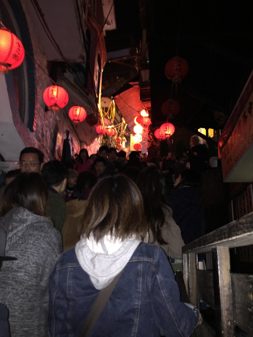 夜の九份 台北の夜市 饒河街夜市 観光バスツアーに行ってきました 九分 台湾 の旅行記 ブログ By Tenuki Zuさん フォートラベル 夜の九份 台北の夜市 饒河街夜市 観光バスツアーに行ってきました 九分 台湾 の旅行記 ブログ By Tenuki Zuさん フォートラベル
