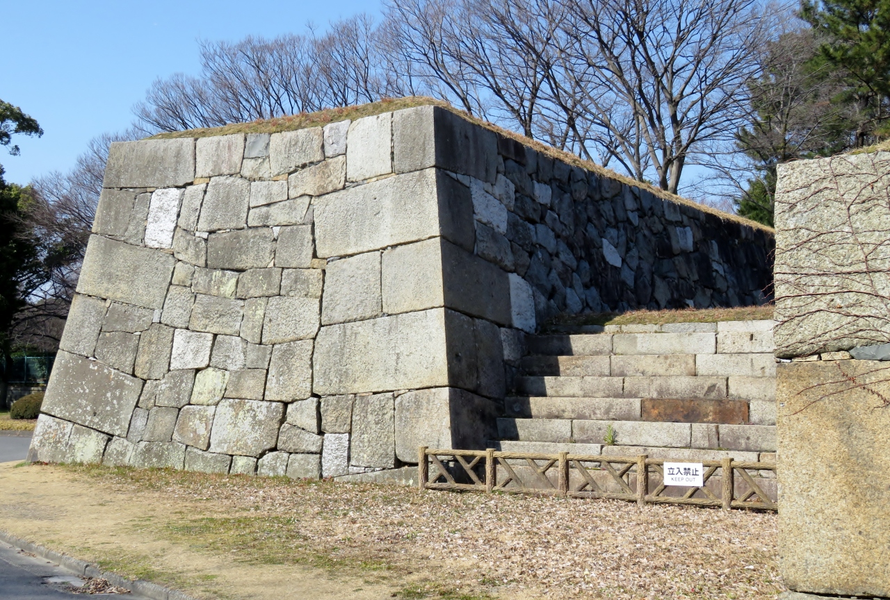 17早春 梅の花が咲き始めた名古屋城散策 1 8 2月16日 1 那古野城址 1 東門 那古野城址碑 二の丸庭園 名古屋 愛知県 の旅行記 ブログ By 旅人のくまさんさん フォートラベル 17早春 梅の花が咲き始めた名古屋城散策 1 8 2月16日 1 那古野城址 1 東門 那古野城址碑 二の丸庭園 名古屋 愛知県 の旅行記 ブログ By 旅人のくまさんさん フォートラベル