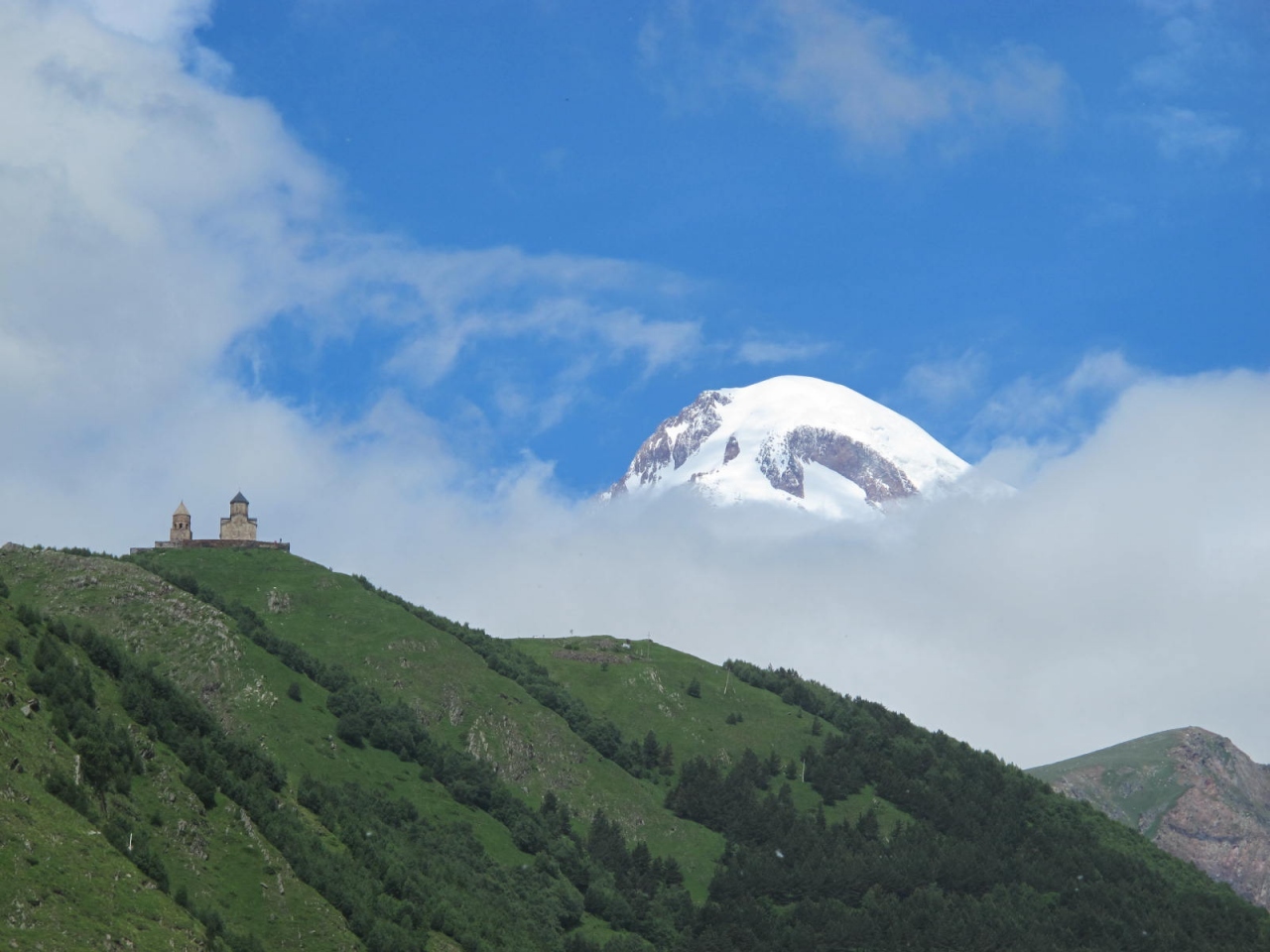 16年夏 ４ コーカサス三国 ジョージア グルジア軍道 カズベキ グルジア軍用道路周辺 ジョージア グルジア の旅行記 ブログ By ツッチーさん フォートラベル