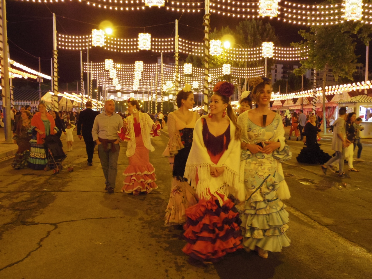 現地up セビージャの春祭りへ 3日目 最終日なので夜行ってみました 詳細は後で セビリア スペイン の旅行記 ブログ By 夏への扉さん フォートラベル 現地up セビージャの春祭りへ 3日目 最終日なので夜行ってみました 詳細は後で セビリア スペイン の旅行記 ブログ By 夏への扉さん フォートラベル