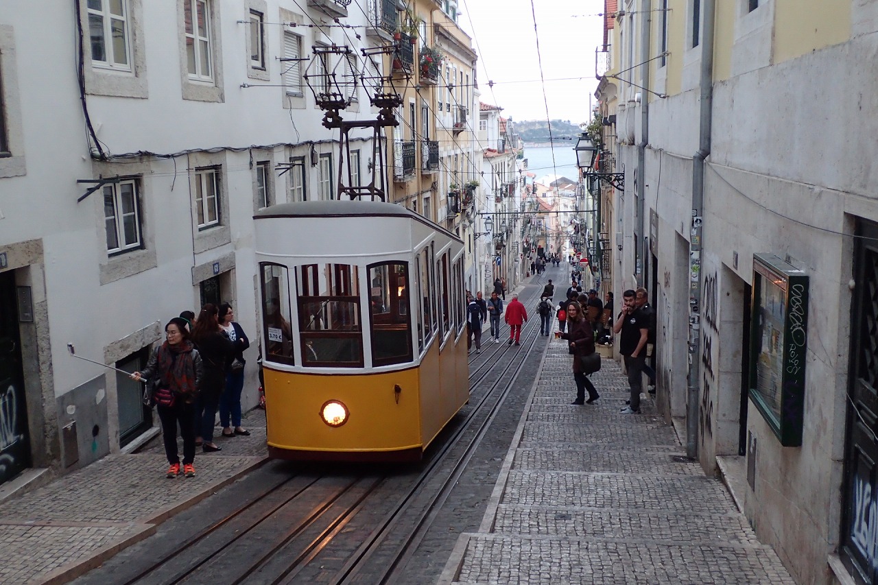 石畳の街並みと急坂を往来する路面電車が楽しいリスボン 世界一周西回り１１日間のbru Lis リスボン ポルトガル の旅行記 ブログ By こぼちゃさん フォートラベル