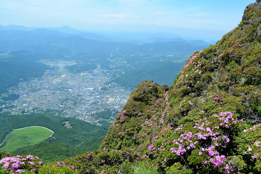 由布岳 の絶景 眼下に広がる湯布院温泉とミヤマキリシマ 湯布院 由布院温泉 大分県 の旅行記 ブログ By Rikanさん フォートラベル 由布岳 の絶景 眼下に広がる湯布院温泉とミヤマキリシマ 湯布院 由布院温泉 大分県 の旅行記 ブログ By Rikanさん フォートラベル