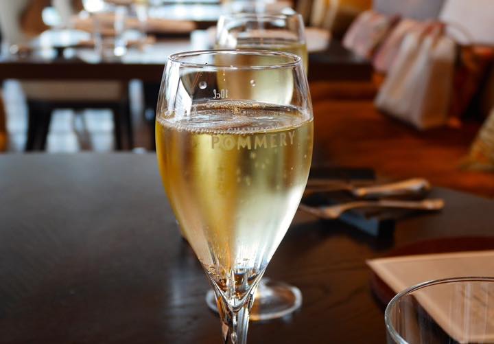 17年 夏 Motif Restaurant Bar フォーシーズンズ丸の内東京 で結婚記念日ランチ Van Cleef Arpels Ginza Sixにてお買い物 夫婦で 銀座 有楽町 日比谷 東京 の旅行記 ブログ By 働きマンさん フォートラベル 17年 夏 Motif Restaurant Bar フォーシーズンズ丸の内東京 で結婚記念日ランチ Van Cleef Arpels Ginza Sixにてお買い物 夫婦で 銀座 有楽町 日比谷 東京 の旅行記 ブログ By 働きマンさん フォートラベル