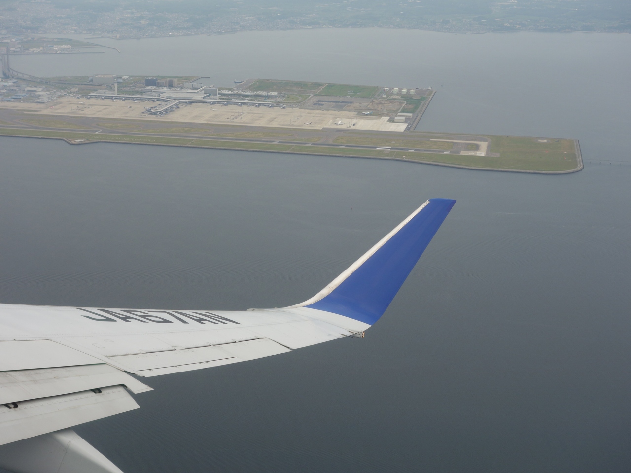 Boeing 737 800 に乗りました Ana707便 札幌行き 青森上空で変な軌跡を描きました 常滑 セントレア 中部国際空港 愛知県 の旅行記 ブログ By Nomonomoさん フォートラベル